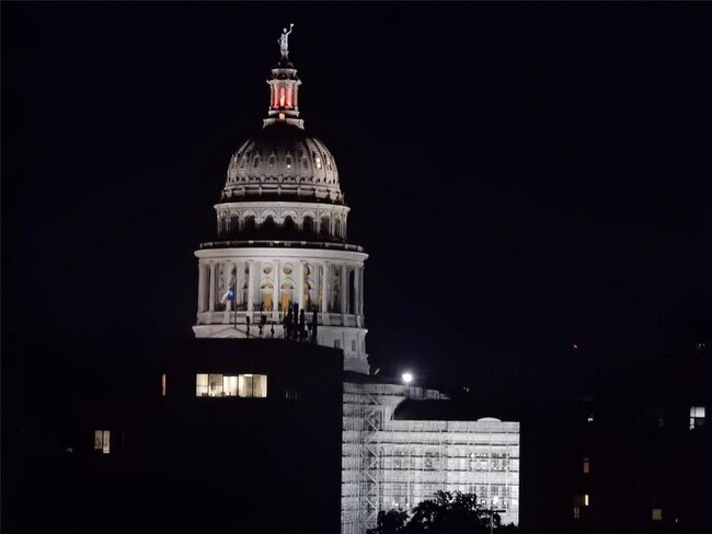 Building Photo - 800 Brazos St