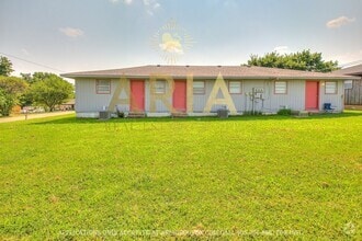 Building Photo - 2 Bed/1 Bath Unit in Noble - Available for...
