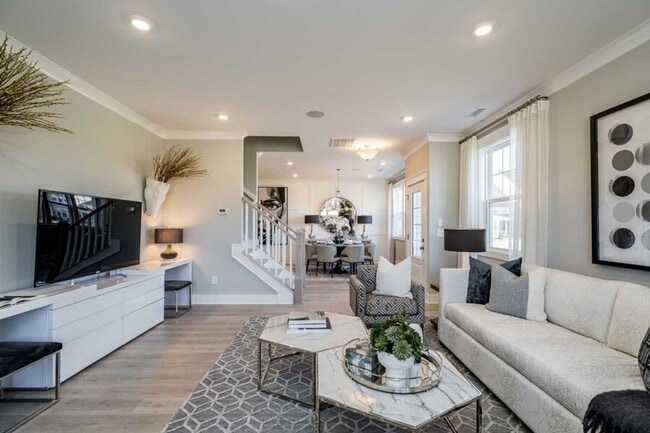 Building Photo - 3 Bedroom 2.5 Bathroom End Unit Townhome w...