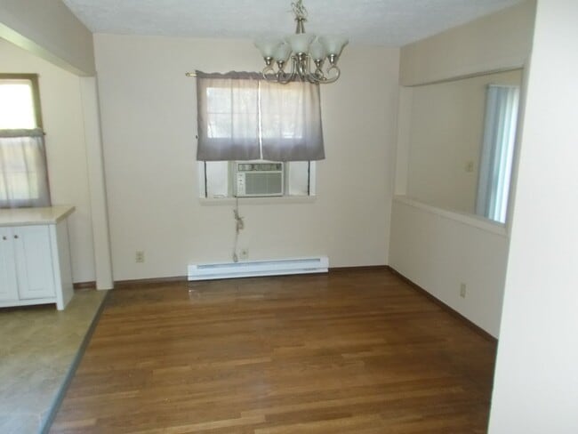 Building Photo - Lovely 3 bedroom 1 1/2 baths home located in Southwest Richmond