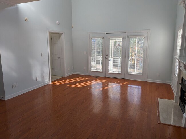 Building Photo - Beautiful 3 Bedroom, 2.5 Bath Home Located in the Kings Grant Golf Community!