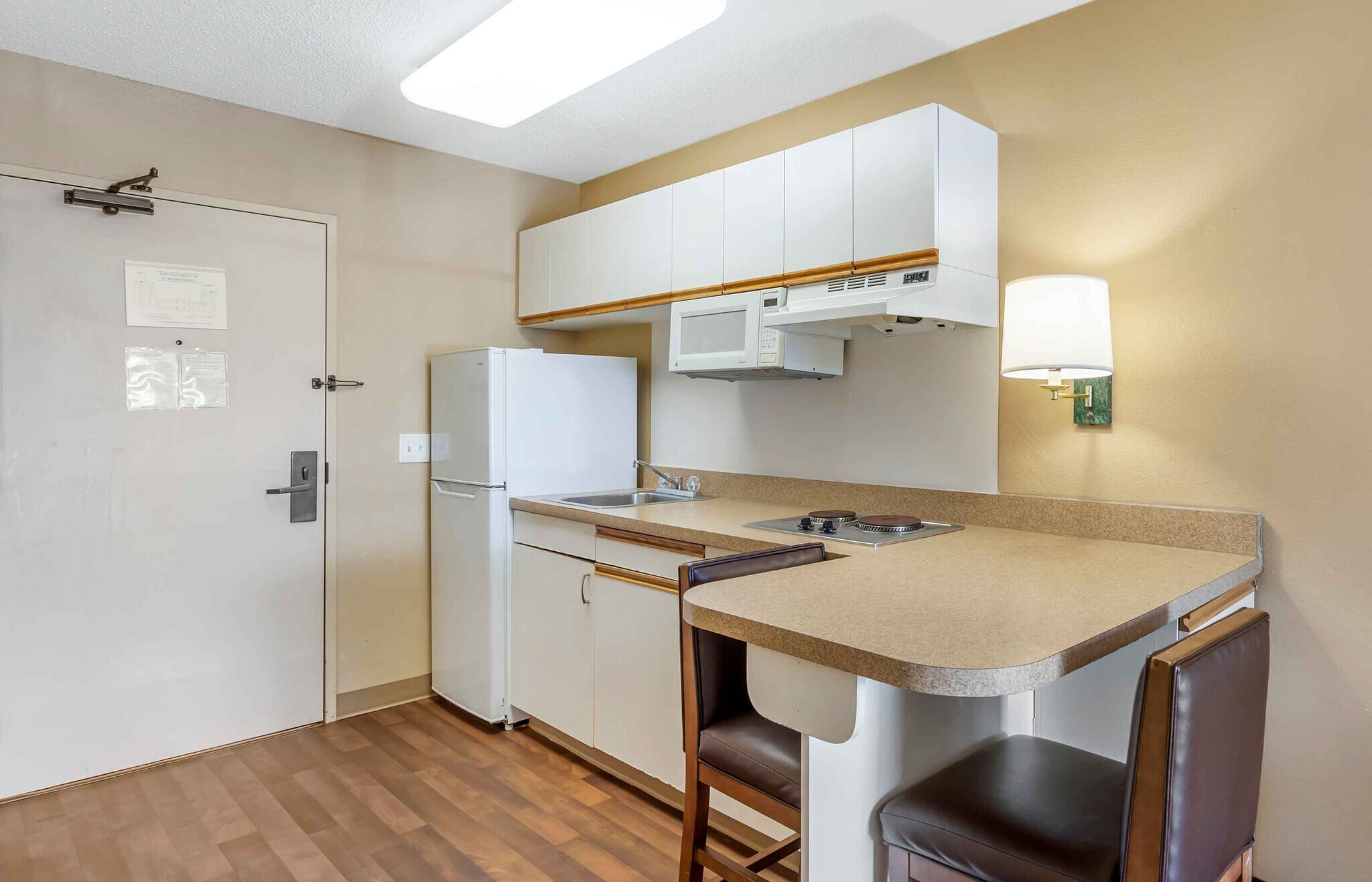 Building Photo - Furnished Studio-Chicago - Naperville - East