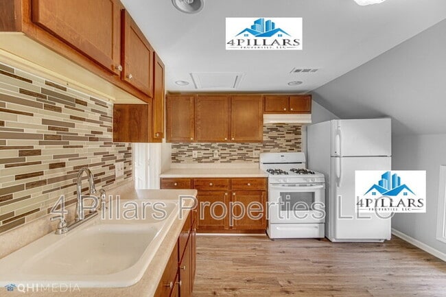 Building Photo - 162 W Commercial Ave