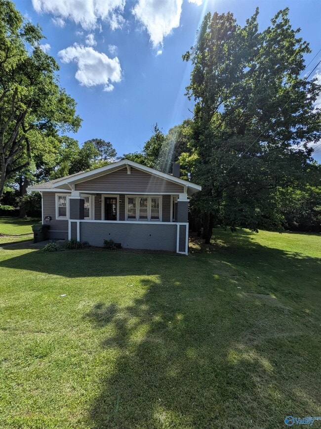 Building Photo - 2404 Whitesburg Dr