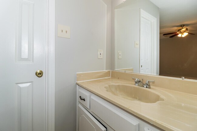 Building Photo - 4022 Castile St
