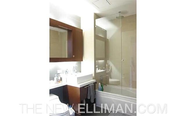 Building Photo - 305 W 16th St