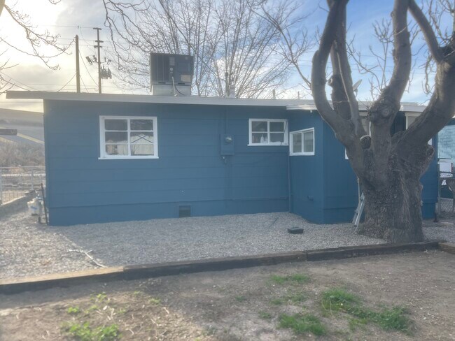 Building Photo - 6393 S Russell Rd