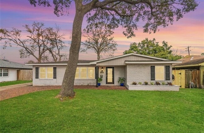 Building Photo - 9916 Westview Dr