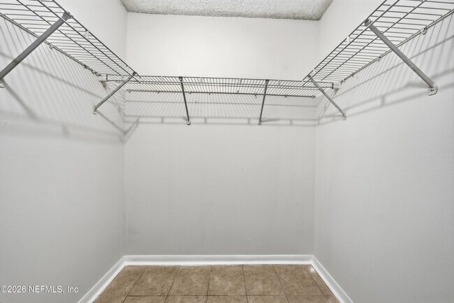 Building Photo - 8451 Oak Crossing Dr W