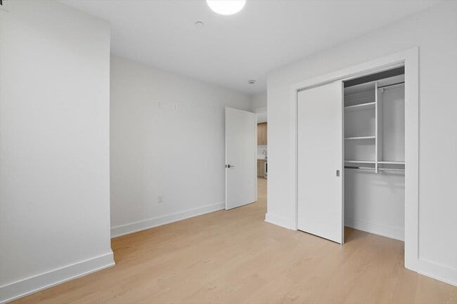 Building Photo - 303 Madison St