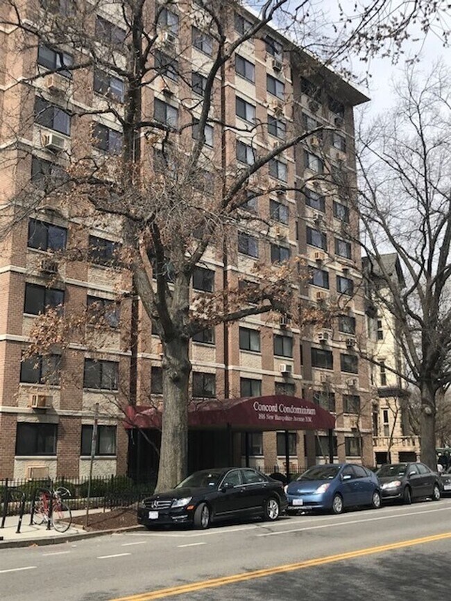 Building Photo - Spacious One Bedroom Condo In the Heart of Dupont - 17th/New Hampshire.