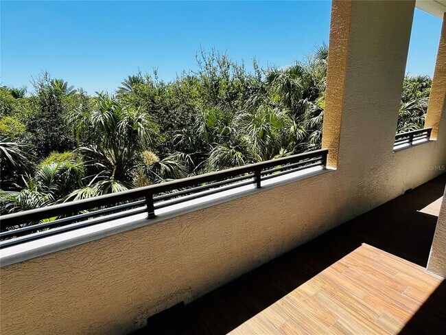 Building Photo - 800 N Tamiami Trl
