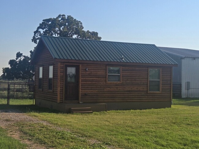 Building Photo - Specials!!! 1/1 LOG CABIN + 2 HORSE PROPERTY with Yard in BROCK