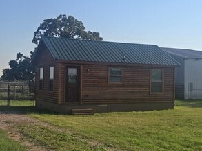 Building Photo - 1/1 LOG CABIN HORSE PROPERTY with Yard and Shed Row