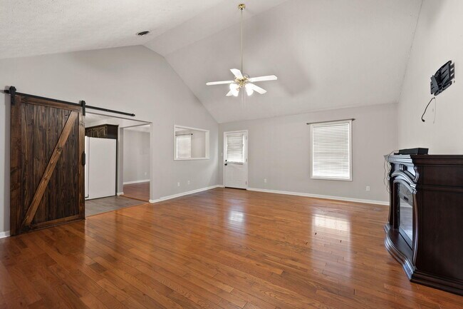 Building Photo - 180 Lilly Ln