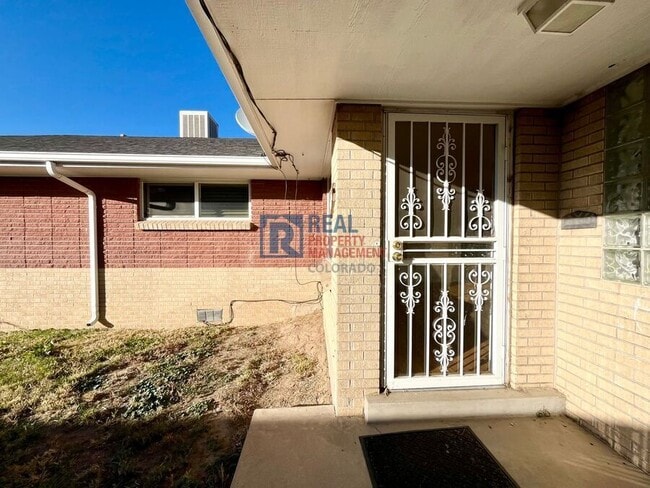 Building Photo - 3696 Glencoe St