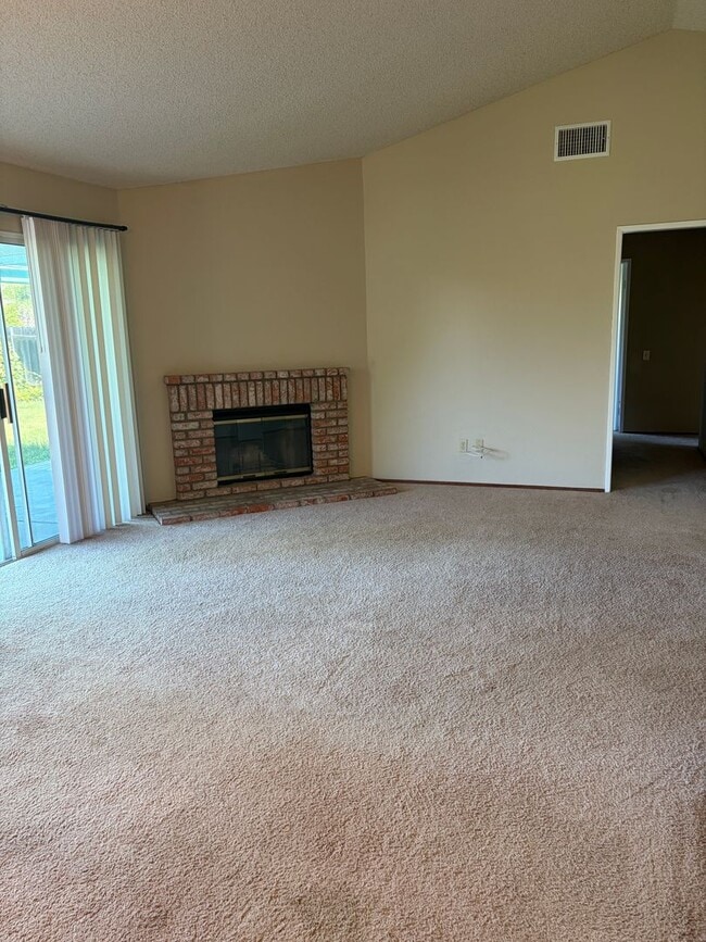Building Photo - 757 Sunningdale Dr