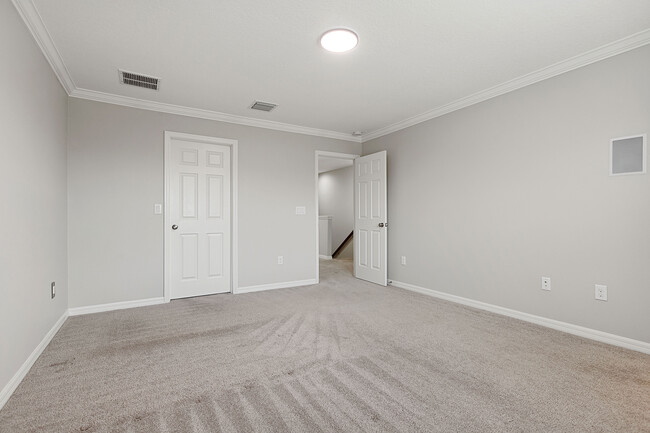 Building Photo - 7055 Summer Holly Pl