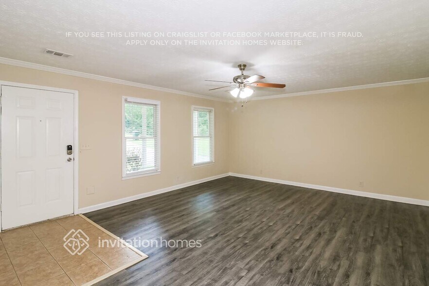 Building Photo - 2062 Red Rose Ln