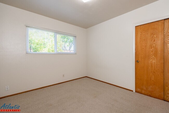 Building Photo - Lovely Home | Nice Backyard | Attached Garage