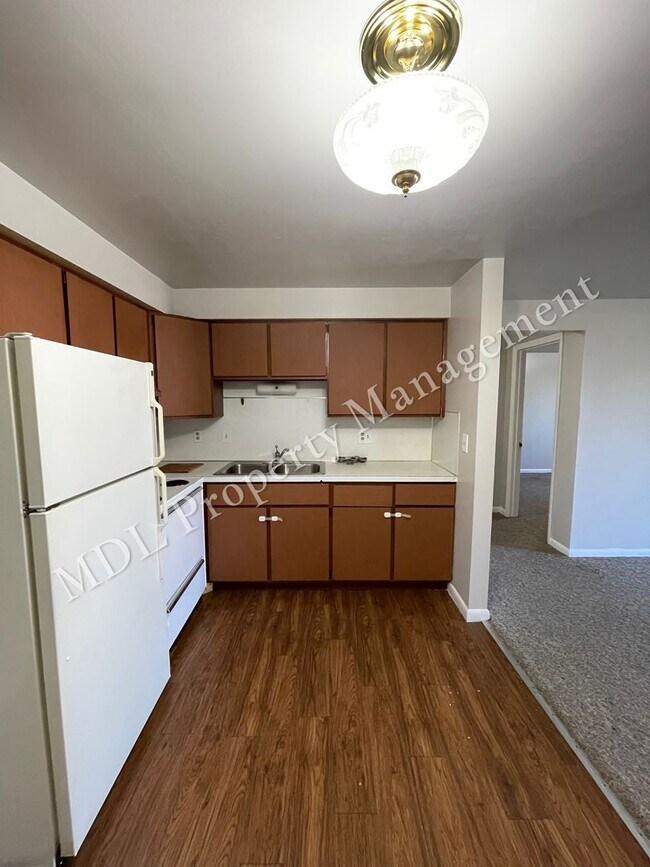 Building Photo - 121 N Woodbridge St
