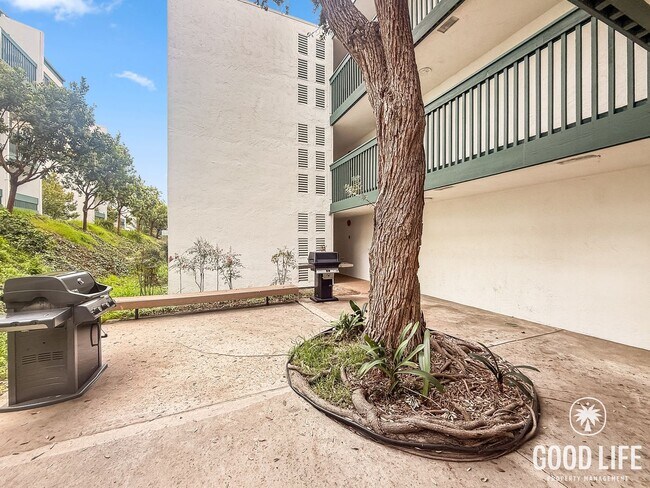 Building Photo - Charming 1B/1BA Condo in Bay Ho w/ Walk-In Closet, Ceiling Fans & New Flooring!