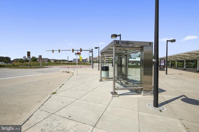 Building Photo - 9712 Kingsbridge Dr