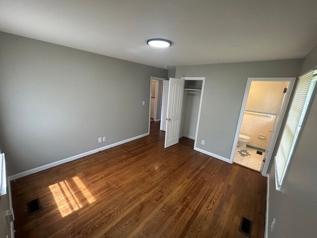 Building Photo - 3 Bedroom Brick Home with Hardwood Floors, Garage & Large Backyard