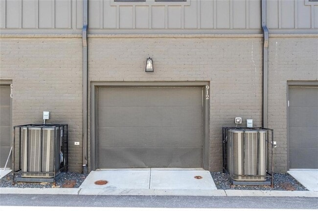 Building Photo - 912 Brees Ct