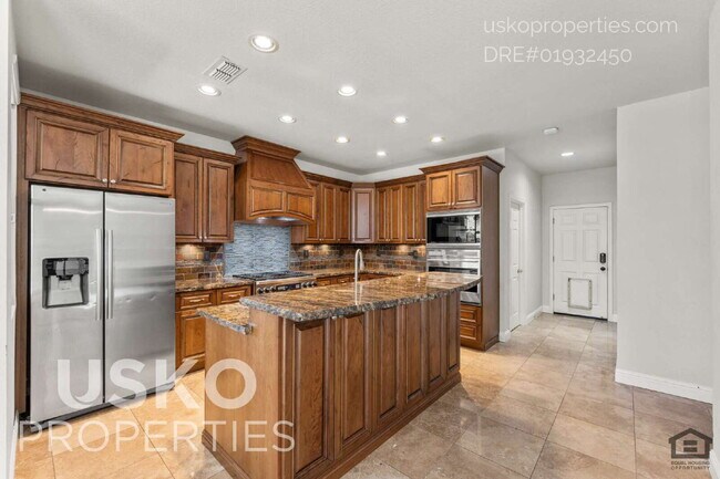 Building Photo - "Spacious 4-Bedroom Retreat with 2.5 Baths...