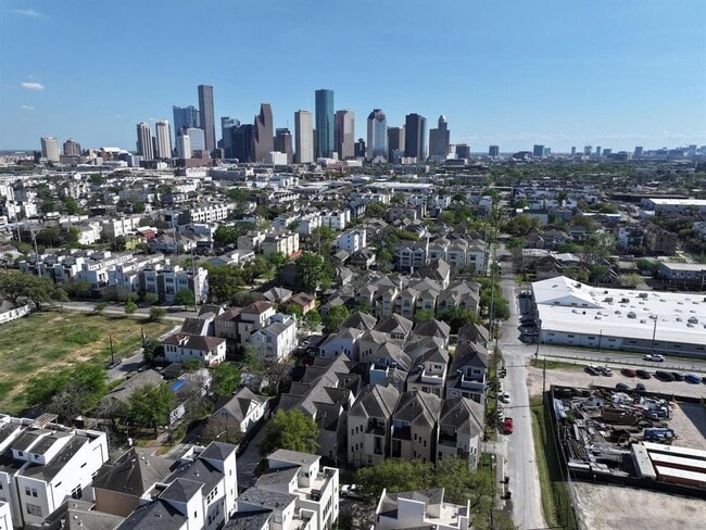 Building Photo - 2014 Sabine St