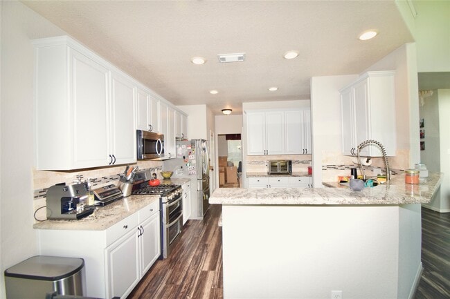 Building Photo - 10403 Village Lake Dr