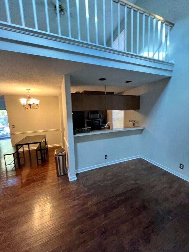 Building Photo - End Unit Townhome in the Villages of Brentwood