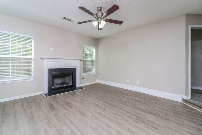 Building Photo - 166 Birchfield Way
