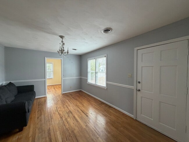 Building Photo - Salem Cottage