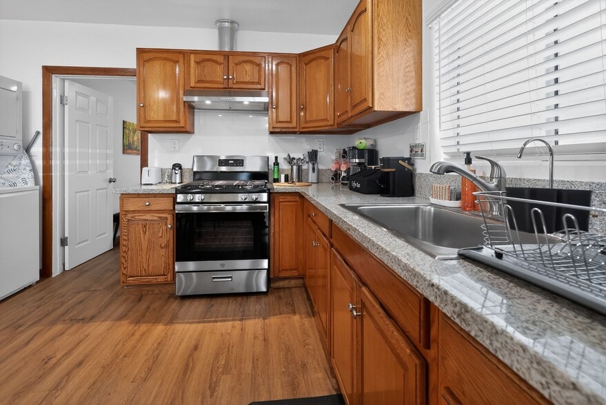 Building Photo - 917 W 62nd Pl