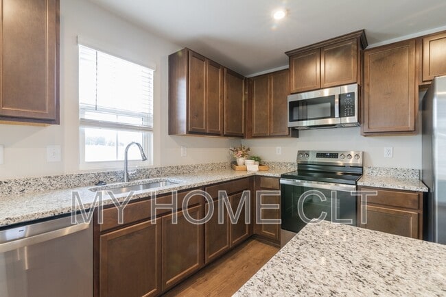 Building Photo - 6067 Bridle Crk Dr