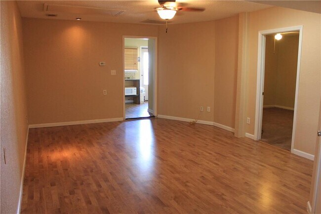 Building Photo - 6 Fairview Dr