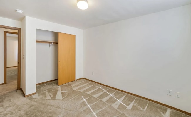 Building Photo - Spacious 3BD 2BA