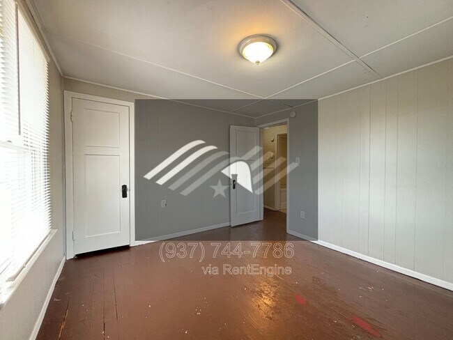 Building Photo - 515 Mertland Ave