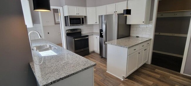 Building Photo - 629 S Troost St