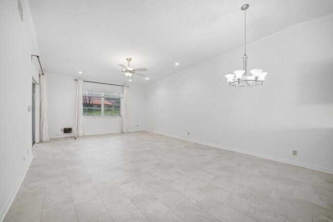 Building Photo - 6070 Sunny Manor Ct