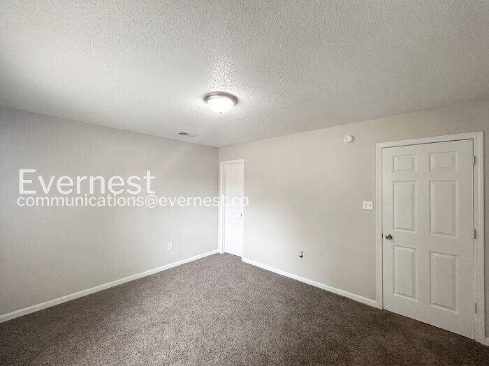 Building Photo - 10721 Ridgefield Dr