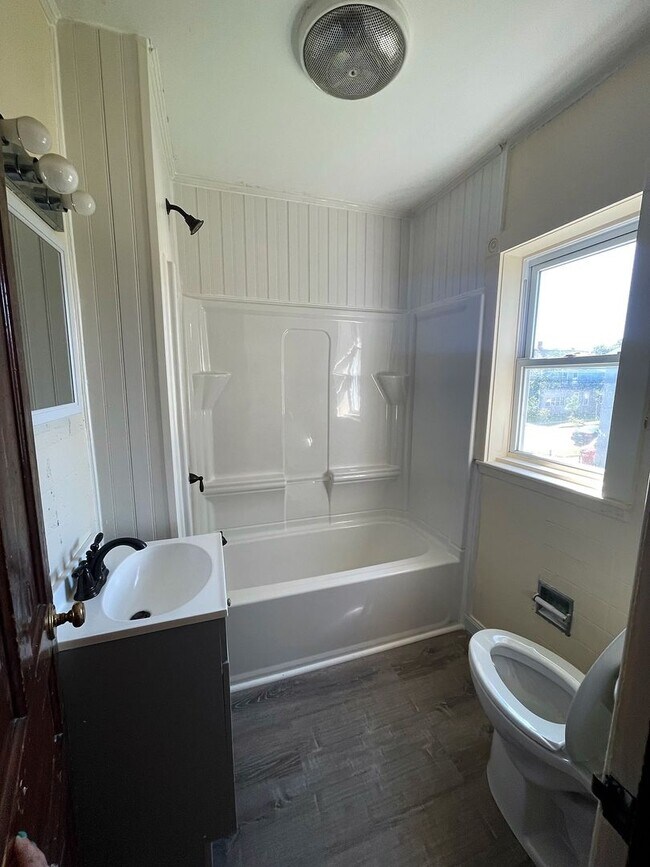 Building Photo - 17-19 Lafountain Street