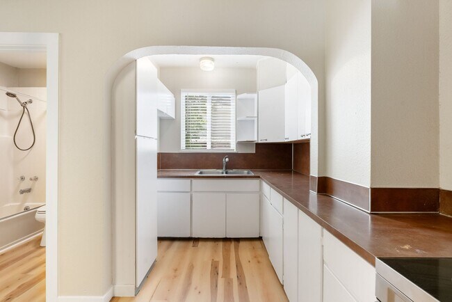 Building Photo - 3 BR Home near Springwater Trail and Powel...