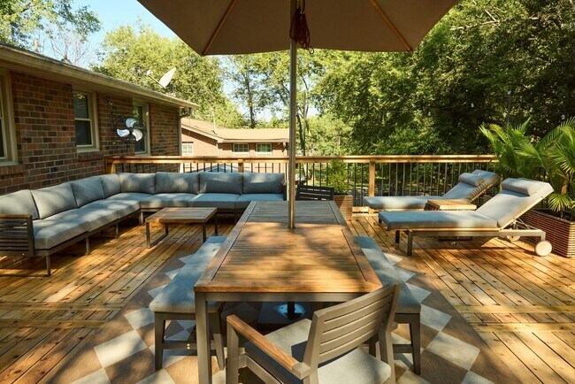 Building Photo - Welcome home to space, comfort, and thoughtful updates in this beautifully maintained 5-bedroom, ...