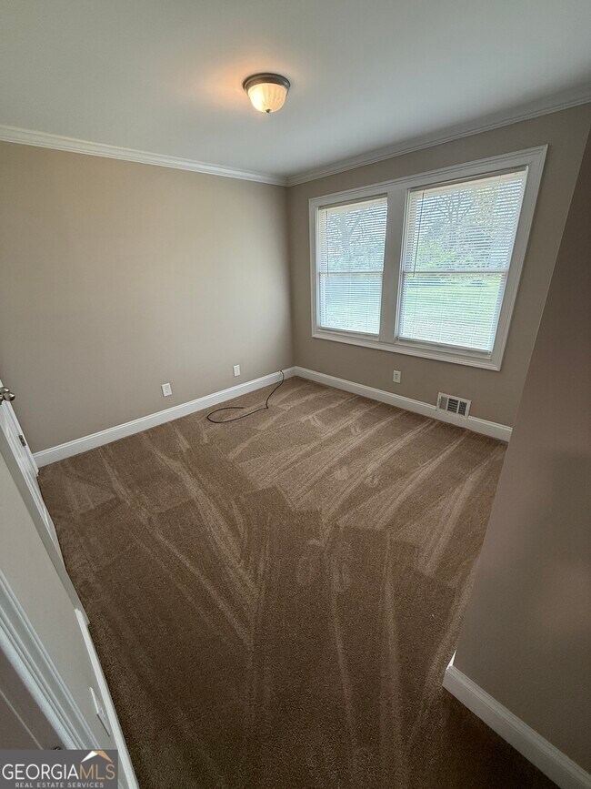 Building Photo - 657 Athens St