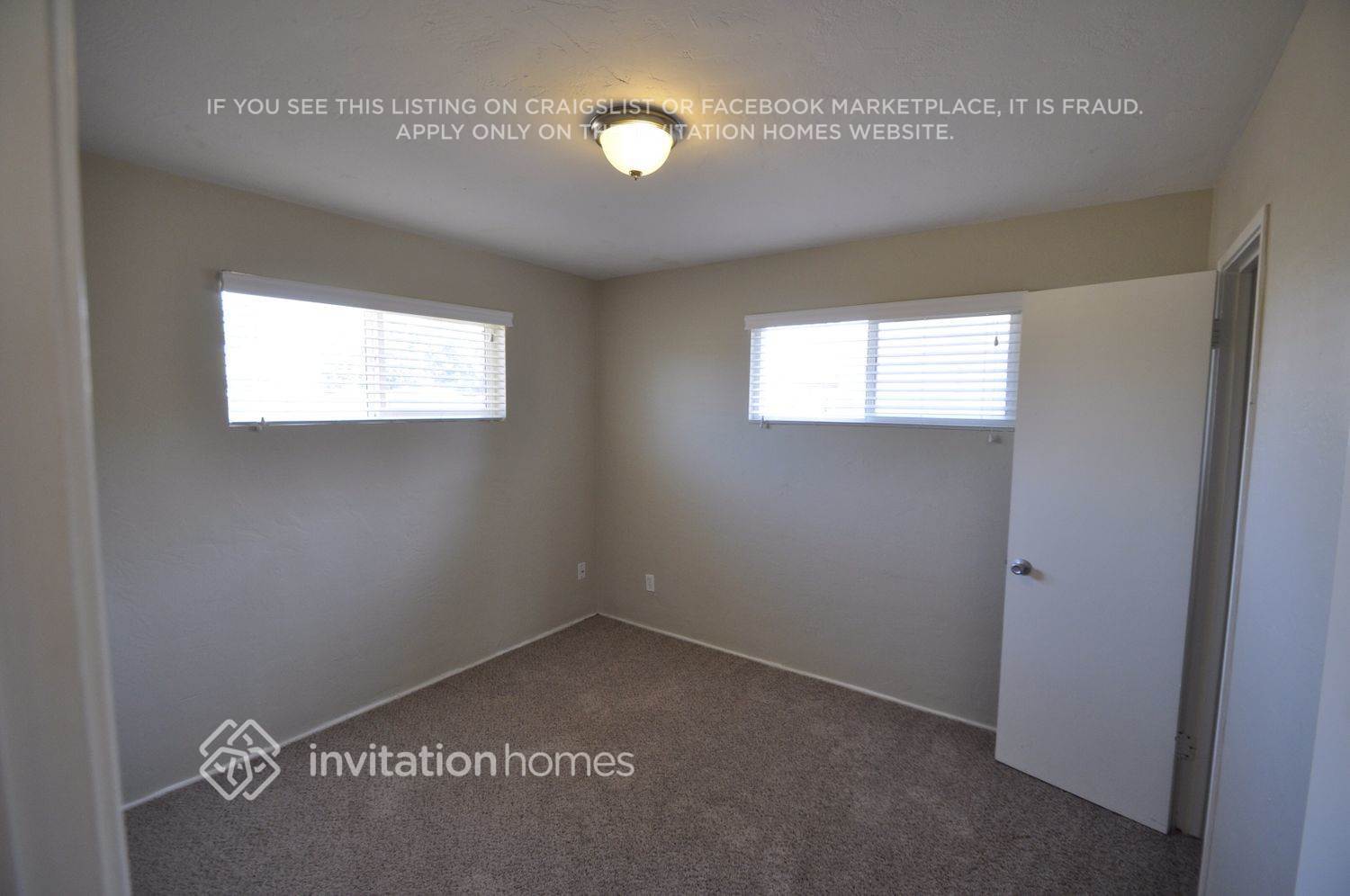 Building Photo - 3026 W Lawrence Ln