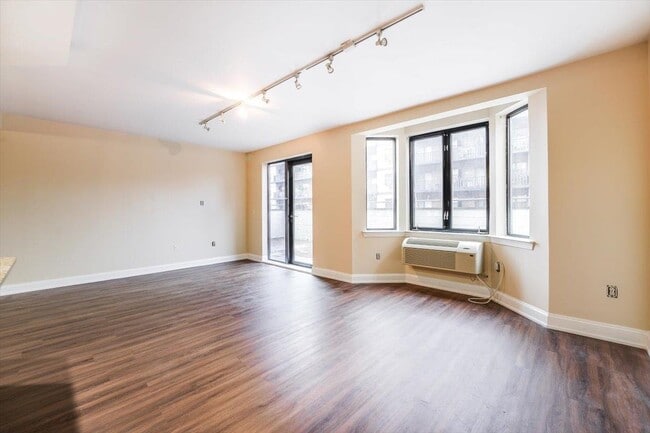 Building Photo - 29 1st St