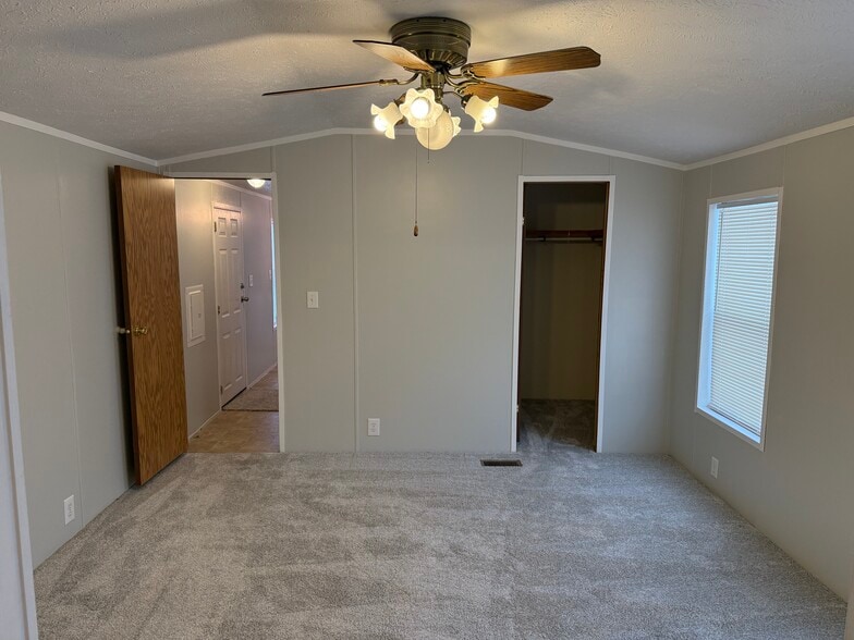 Building Photo - 13 James River Blvd